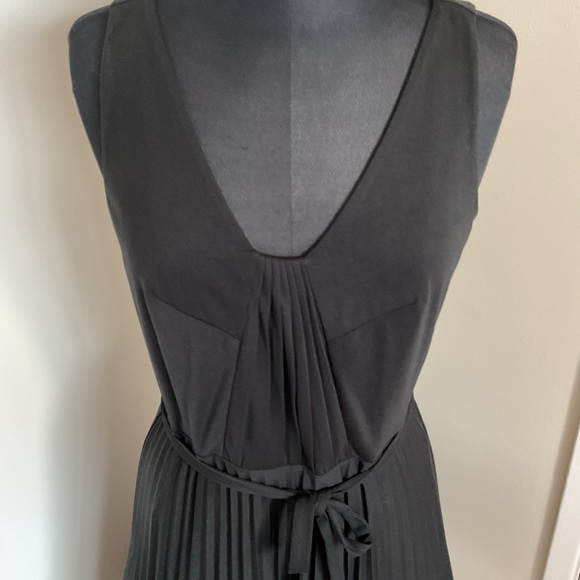 25. NWT Ann Taylor Black Pleated Tie Front Midi Sleeveless Dress Size 6 - Picture 6 of 10
